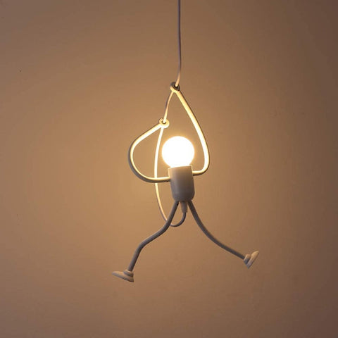 Moderner weißer charmanter Kronleuchter kreativer Iron Man Cartoon Design Kronleuchter eleganter Kronleuchter Kinderzimmer Nachttisch Wohnzimmer Balkon Arbeitszimmer