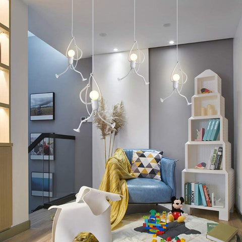 Moderner weißer charmanter Kronleuchter kreativer Iron Man Cartoon Design Kronleuchter eleganter Kronleuchter Kinderzimmer Nachttisch Wohnzimmer Balkon Arbeitszimmer